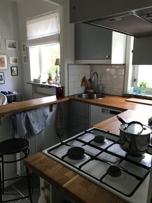 Per Lindeströms väg 77